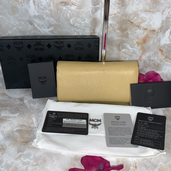 MCM Long Ivana Bloom Trifold Wallet on Chain (WOC) - Picture 5 of 12